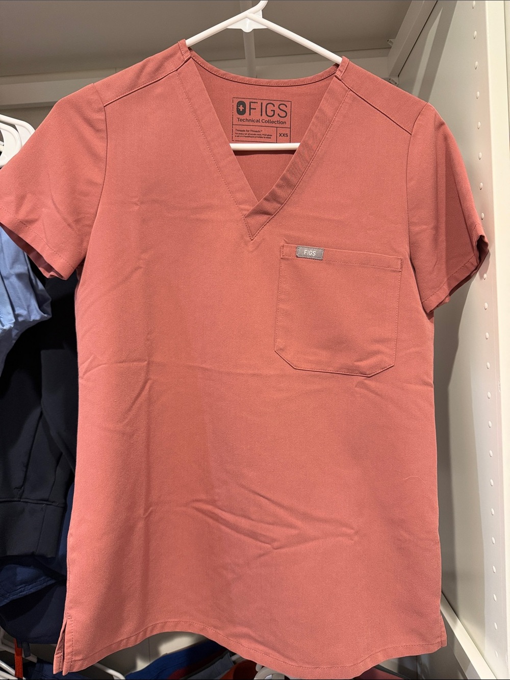 Figs Women’s V-Neck Top in Dusty Rose